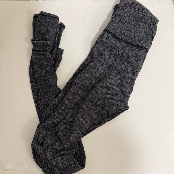 Lulu Still Mind Tight Size 4! Like new! - Picture 2 of 3